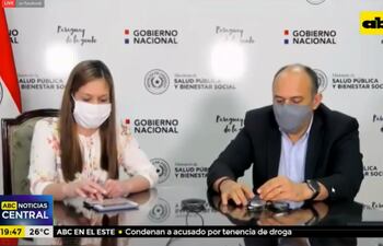 Carmen Marín Rodríguez, Viceministra de la Subsecretaría de Estado de Economía y el doctor Julio Rolón Vicioso, de la Rectoría de Salud.
