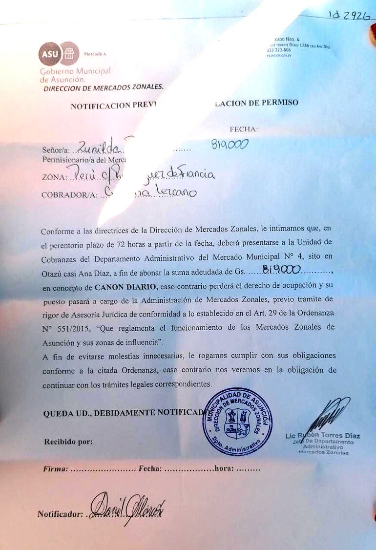 Una de las notificaciones entregadas a los permisionarios del Mercado 4 en el que se emplaza por 72 hs. a realizar el pago.