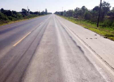 El nuevo trayecto registra hundimientos en casi todo el trayecto y se teme que se convierta en otra Transchaco. La obra se inició en 2015 y no concluye.