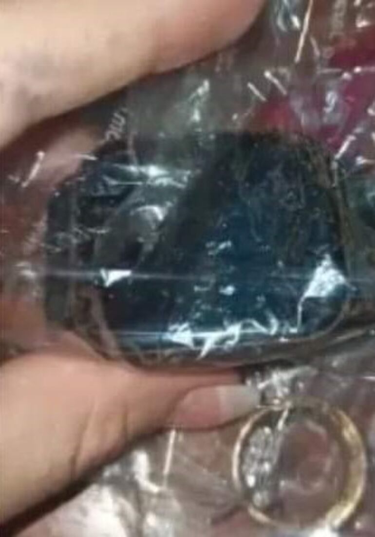 Éste sería el reloj inteligente encontrado en el cuerpo de esta persona, podría brindar datos de su teléfono móvil que ayuden a identificarla.