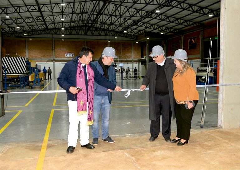Directivos de AGPAR inauguraron la nueva planta industrial en Ciudad del Este.