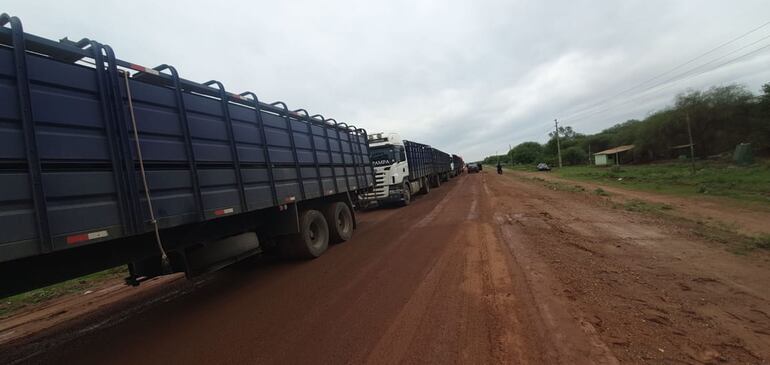 Muchos conductores quedaron varados en el cierre de ruta.
