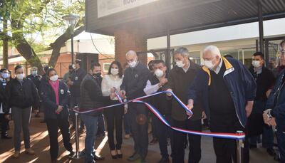 El presidente Mario Abdo Benítez asistió ayer a la inauguración de las mejoras en el Hospital Regional de Encarnación.Q