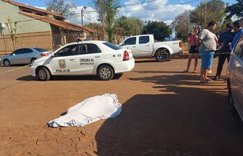 Una mujer que iba de acompañante en la motocicleta murió a raíz del fuerte impacto.
