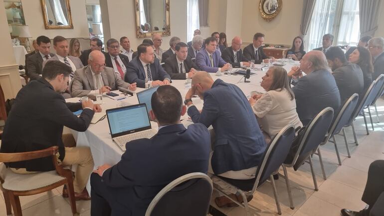 La última reunión en Buenos Aires para tratar el tema de la hidrovía fue el 26 de enero último.