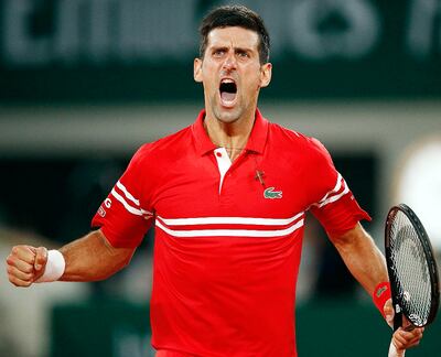 Novak Djokovic de Serbia en acción contra Rafael Nadal. EFE