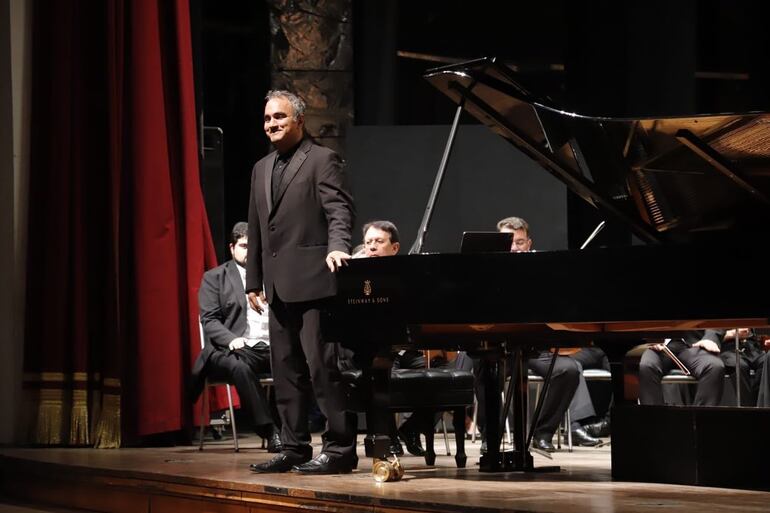 El público, emocionado, celebró la presencia y el emocional toque de Panizza.