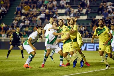 Marcos Miers (centro) aportará experiencia a Sol de América.
