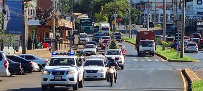 Encarnacenos celebraron un año más de fundación de su ciudad con una procesión.