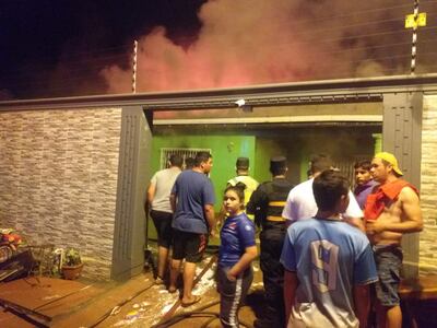 La vivienda quedó con la estructura dañada y las pertenencias quedaron inservibles.