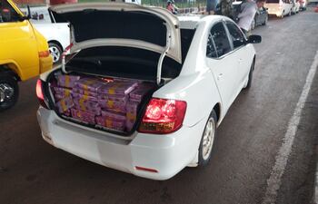 Los paquetes de marihuana estaban en la valijera del automóvil.