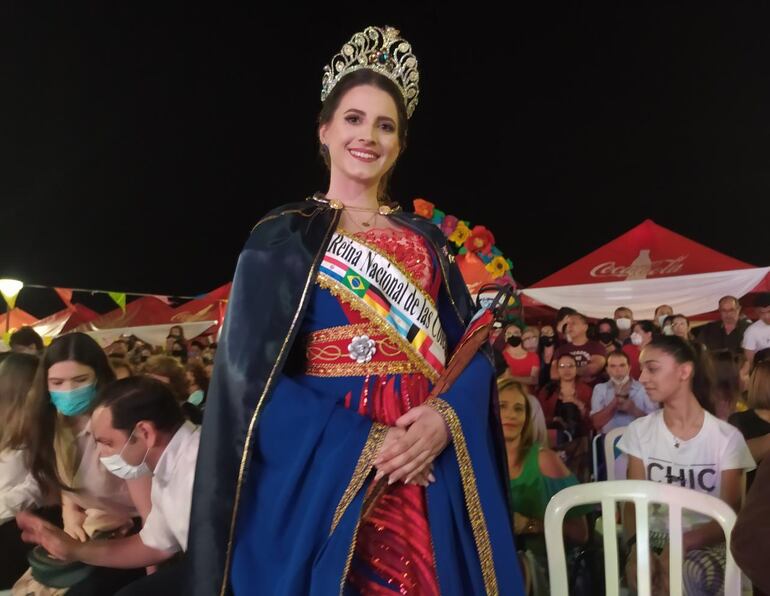 Catherin Resoalbe, es la Reina Nacional de las colectividades.