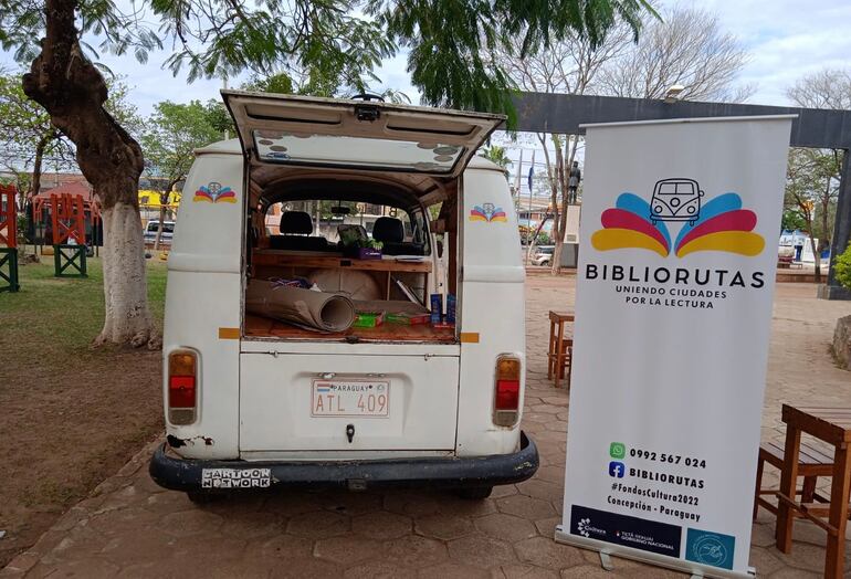 El vehículo adaptado para ser una biblioteca andante.