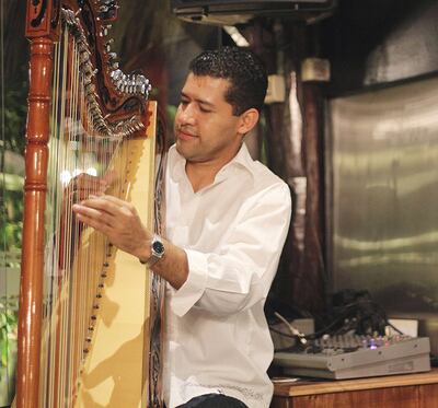 El arpista Miguel Ramírez ofrecerá un show de arpa paraguaya en la histórica peatonal de Luque.