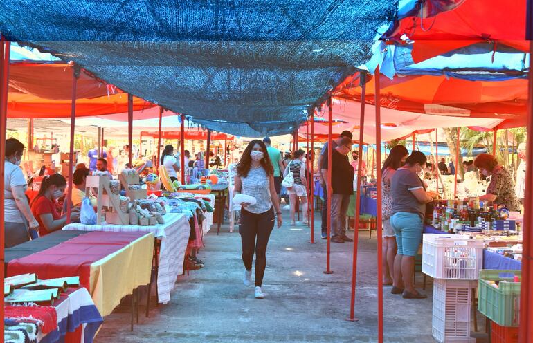 Con sus playas y ferias, San Bernardino en Cordillera, se llenó de turistas el último fin de semana a pesar de las restricciones  establecidas por decreto, vigente hasta este domingo 10 de enero.