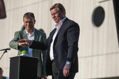 Ronald Koeman, entrenador del FC Barcelona de España.
