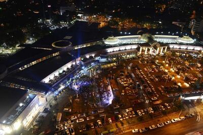 Imponente fachada del Shopping del Sol.