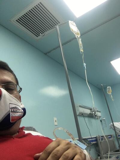 El doctor Carlos Francisco Torrás es uno de los pacientes que reciben la transfusión de plasma.