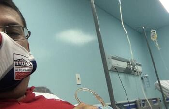 El doctor Carlos Francisco Torrás es uno de los pacientes que reciben la transfusión de plasma.