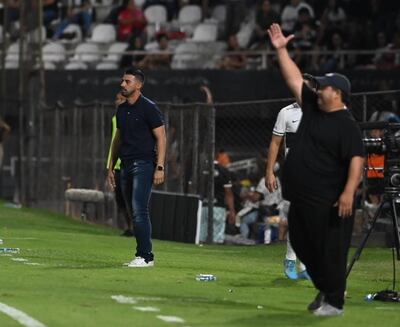 Julio César Cáceres (i) durante la derrota 2-0 de Olimpia contra el Sportivo Ameliano, en el Manuel Ferreira, por la séptima jornada del torneo Apertura 2022.