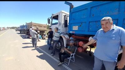 Choferes de camiones volquetes realizan un paro en sus actividades para reclamar tres meses de haberes atrasados al Consorcio CTC.