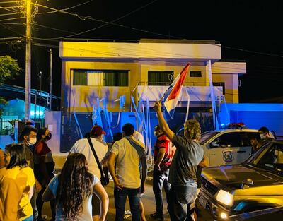Los manifestantes también llegaron hasta al casa del intendente Digno Caballero