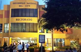 Universidad Nacional del Este UNE