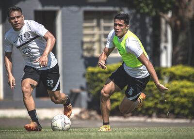 Edgardo Daniel Orzusa Cáceres (izq. 32 años), acumula 33 partidos con la casaca franjeada