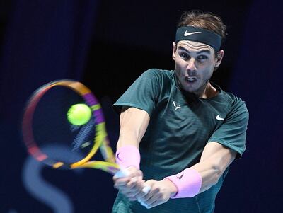 El español Rafael Nadal venció ayer al griego Stefanos Tsitsipas, último campeón, y avanzó a las semifinales (EFE).