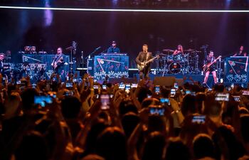 La realización de un solo concierto requiere una gran cantidad de mano de obra técnica y artística.