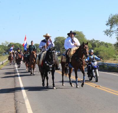La cuarta cabalgata histórica realizada en la mañana de hoy en las ciudades de Ypané y Villeta.