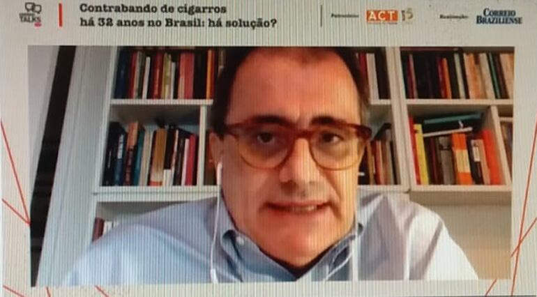 El economista Roberto Iglesias, durante su exposición esta tarde.