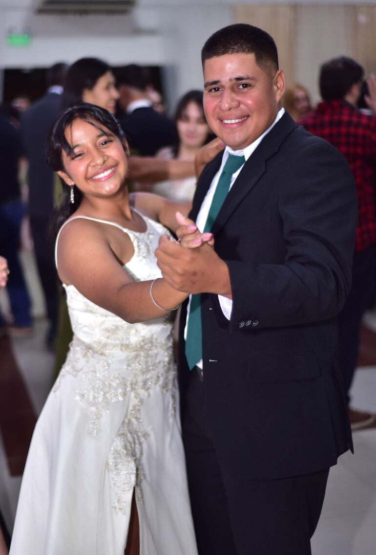  Antonella y Diego Marti.
