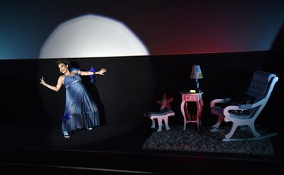 En el Cine Villamorra, Lali González había presentado “Prime-
riza”, un unipersonal basado en sus propias experiencias.