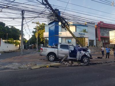Fuerte choque sobre avenida España deja dos heridos y generaembotellamiento