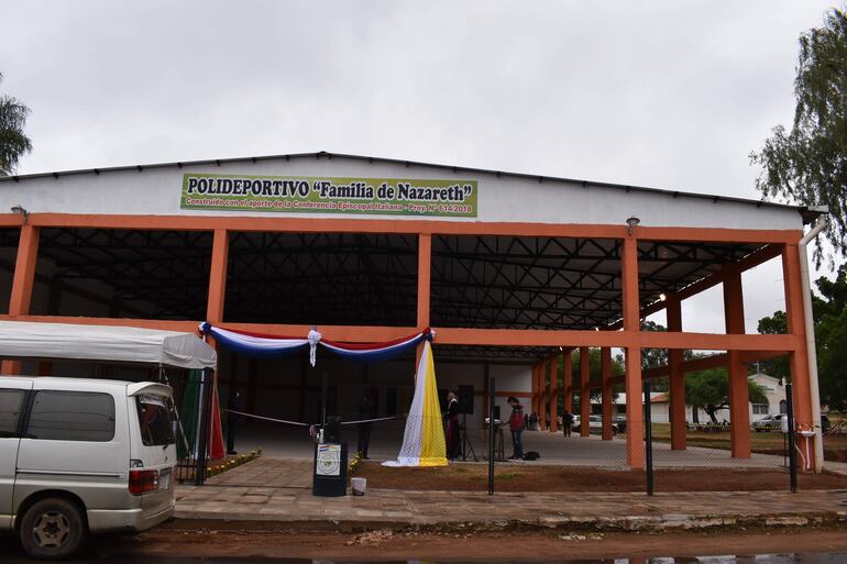 Inauguran polideportivo del colegio parroquial Familia de Nazareth, del barrio Lote Guazú de San Lorenzo.