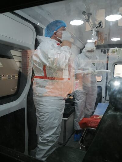 Paramédicos del SEME que trasladaron a un paciente con sobrepeso y con COVID-19