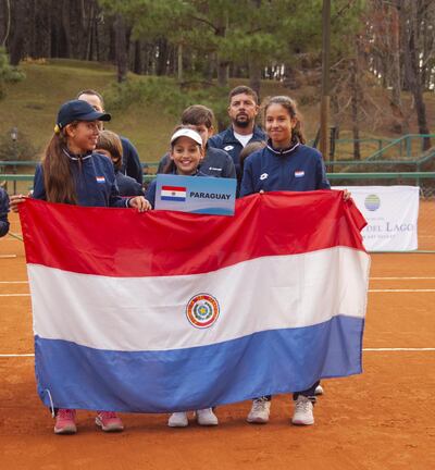 Las integrantes del seleccionado nacional femenino Sub 12, que ayer debutó con triunfo ante Colombia en el Sudamericano de Uruguay.