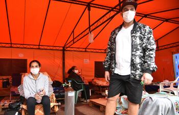 El Hospital de Lambaré también sufre la falta de oxígeno medicinal. Familiares de los internados tuvieron que alquilar balones para no dejar sin el insumo a los enfermos.