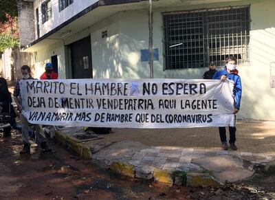 Diversos carteles que señalaban que es el hambre lo que más ataca en las comunidades pobres.