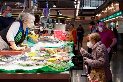 Los pescados grasos, como el salmón, el atún y la caballa, son ricos en vitamina D.