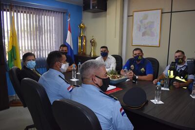 Reunión entre autoridades del Ministerio del Interior y de la Municipalidad de Caacupé.