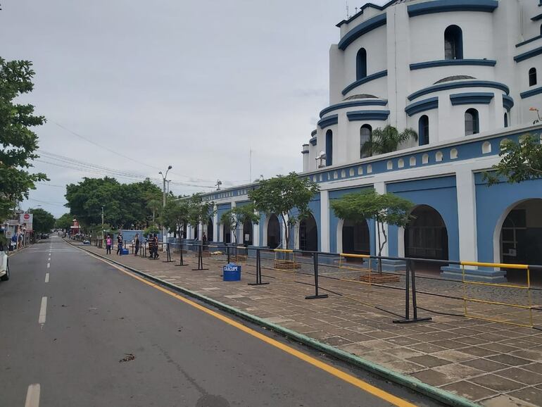 Vallado en las cercanías a la Basílica de Caacupé, hoy.