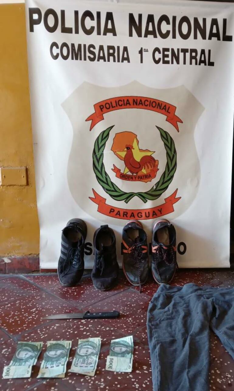 Evidencias incautadas por la Policía tras la detención.