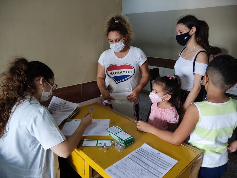 En el Hospital de Clínicas lograron inmunizar a más de 500 niños y niñas.