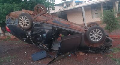 El automóvil de la víctima quedó prácticamente inservible.