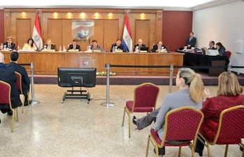 Auditorio y miembros del Consejo de la Magistratura en la audiencia pública para el TSJE.