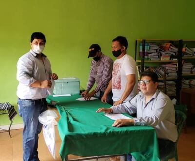 Uno de los convencionales Diego Garcete, participó de la elecciones en la vivienda del concejal Rubén Galeano.