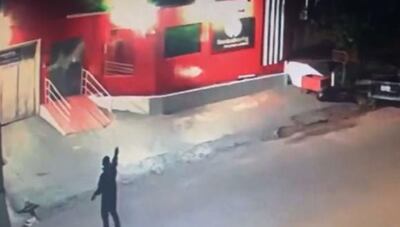 Atacan a tiros la sede de un periódico en Brasil.