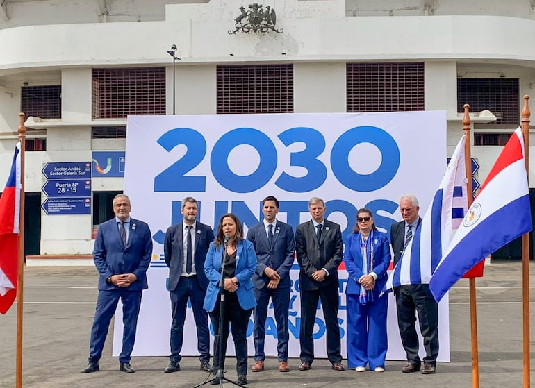 Juntos 2030 con la firma de los 4 Ministros de Deportes en Santiago, Chile.